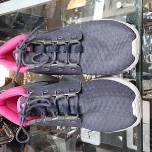 Nike Men's 9.5 Tennis Shoes